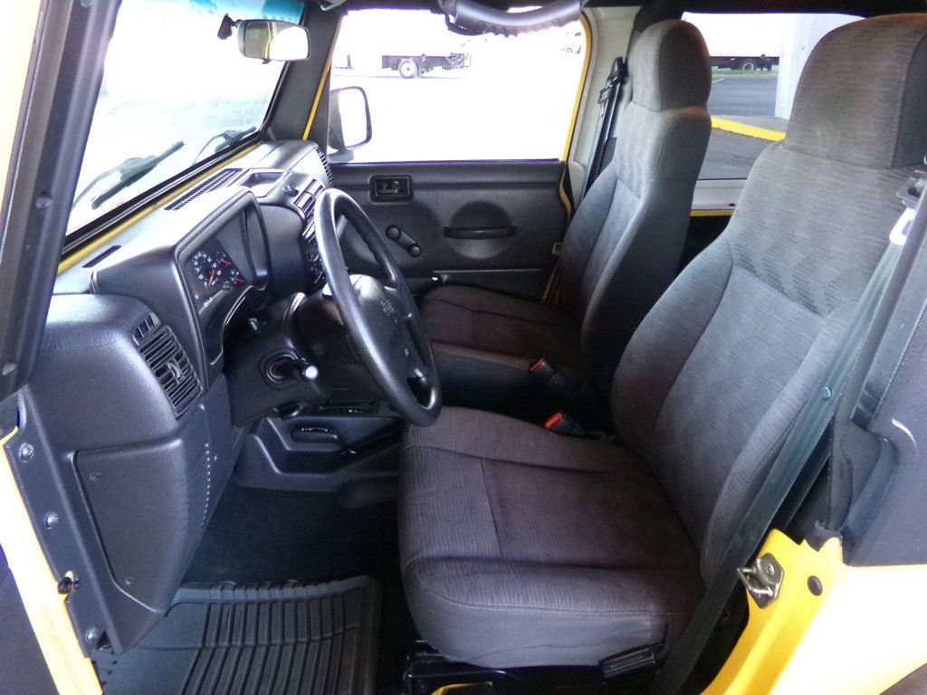 Used 2004 Jeep Wrangler X AWD/4WD image 10