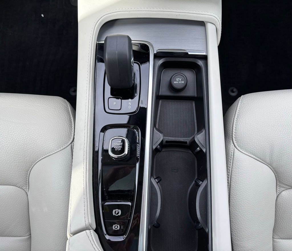 Certified 2024 Volvo XC90 B5 Core w/ Protection Package Premier image 28