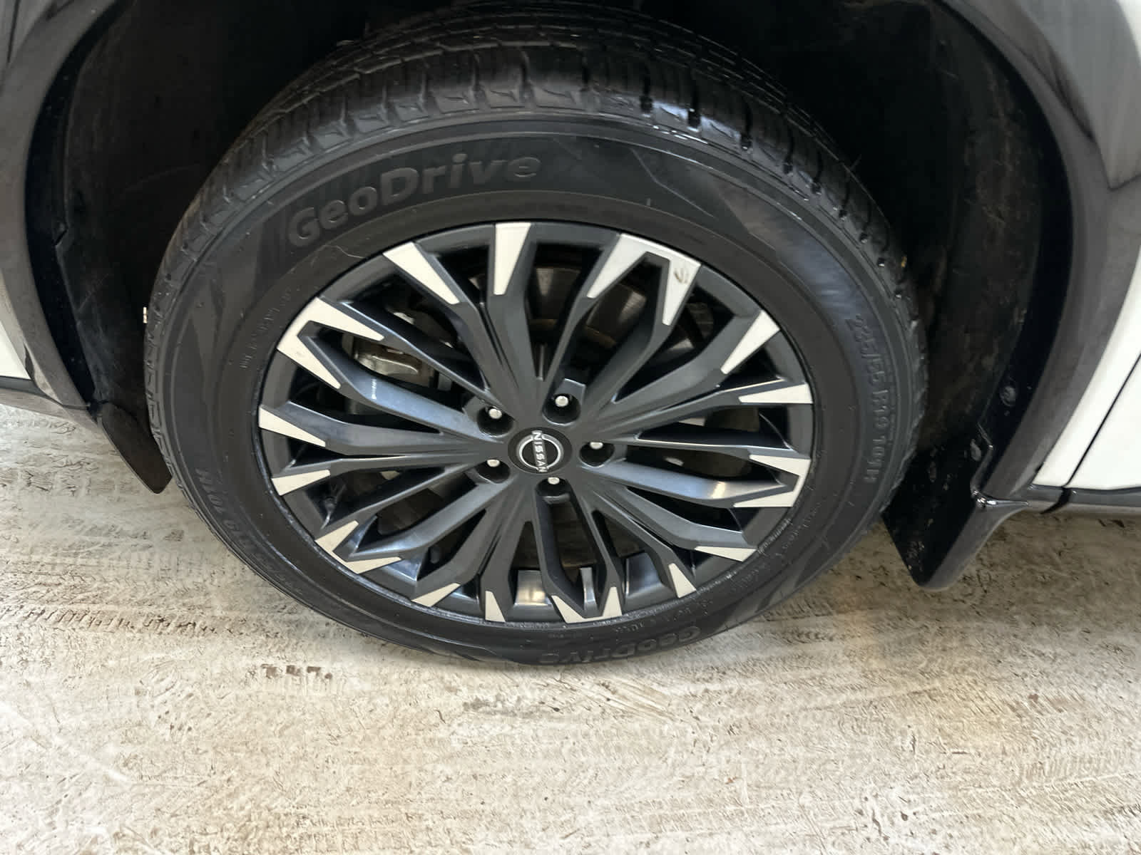 Certified 2025 Nissan Rogue Platinum w/ Tech Package image 12