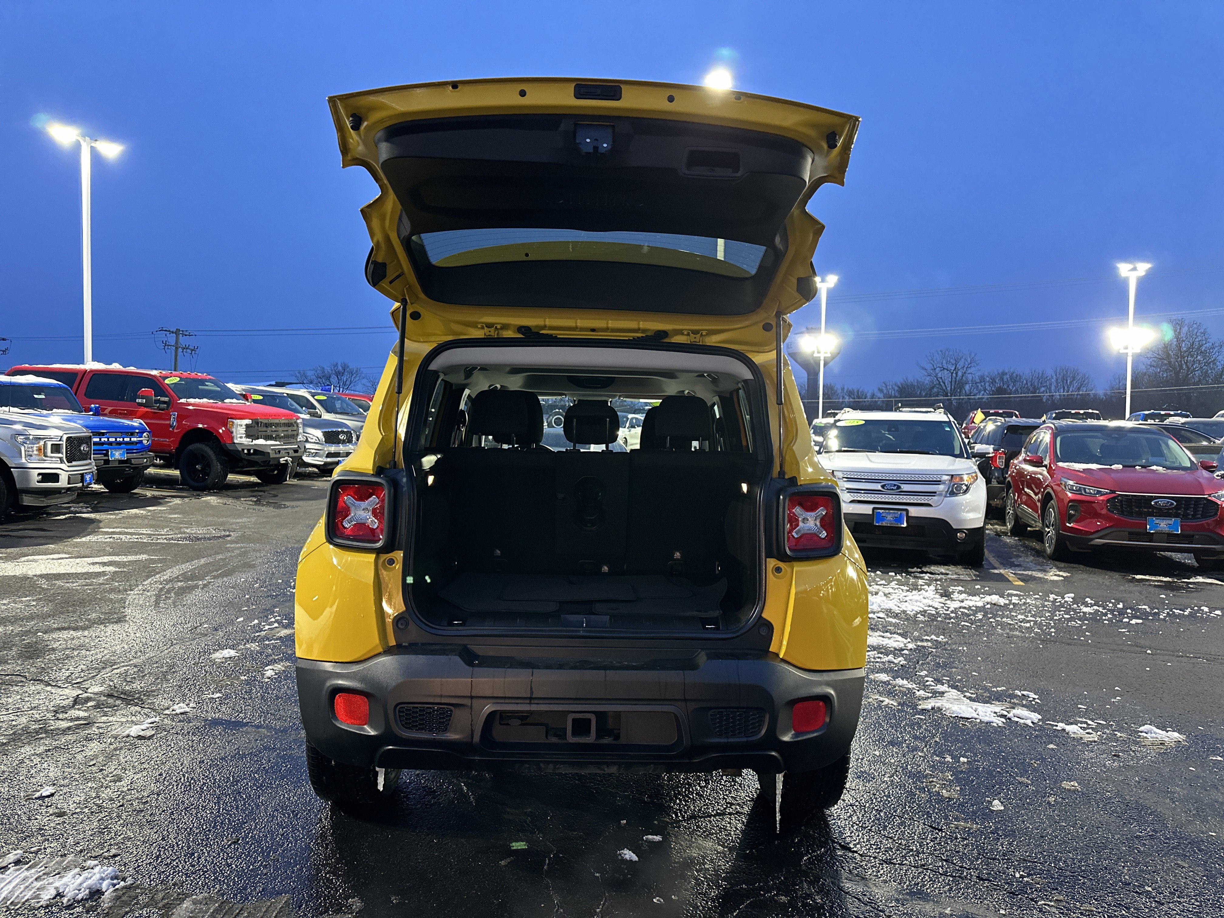 Used 2015 Jeep Renegade Latitude w/ Popular Equipment Group image 5