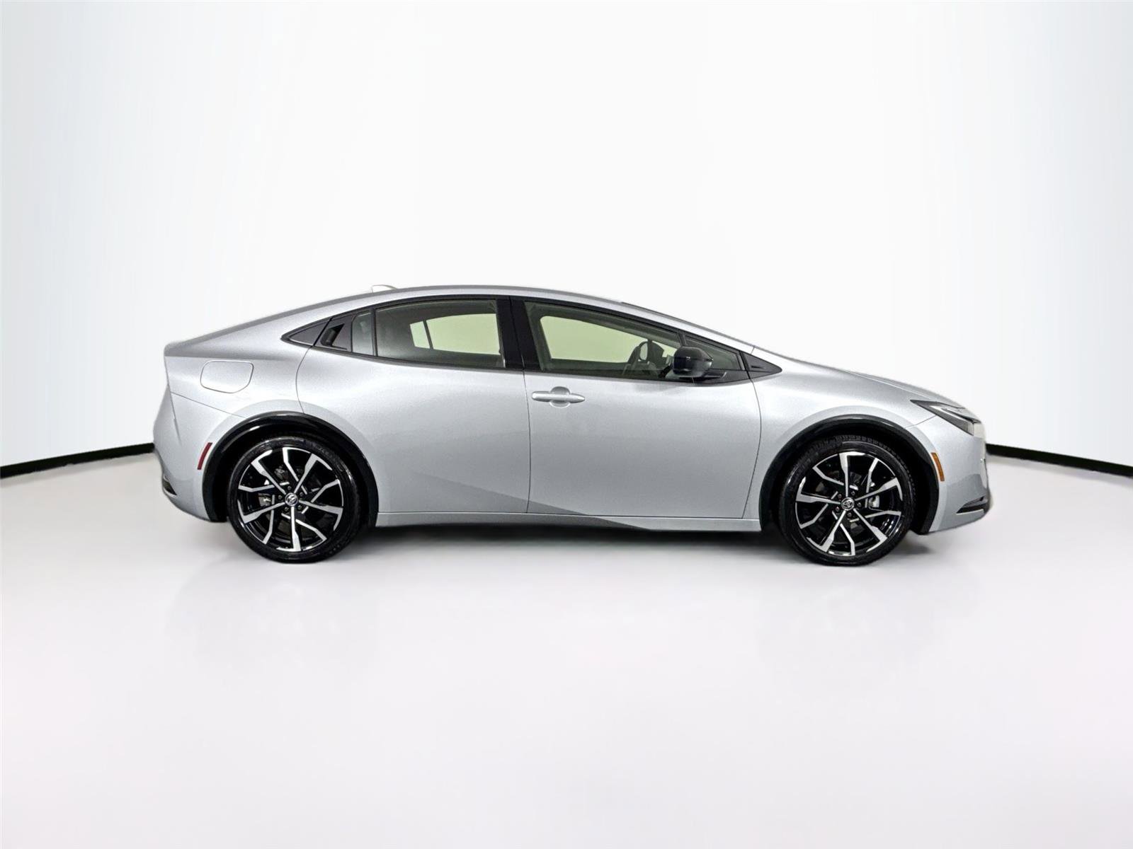 Used 2025 Toyota Prius XSE image 11