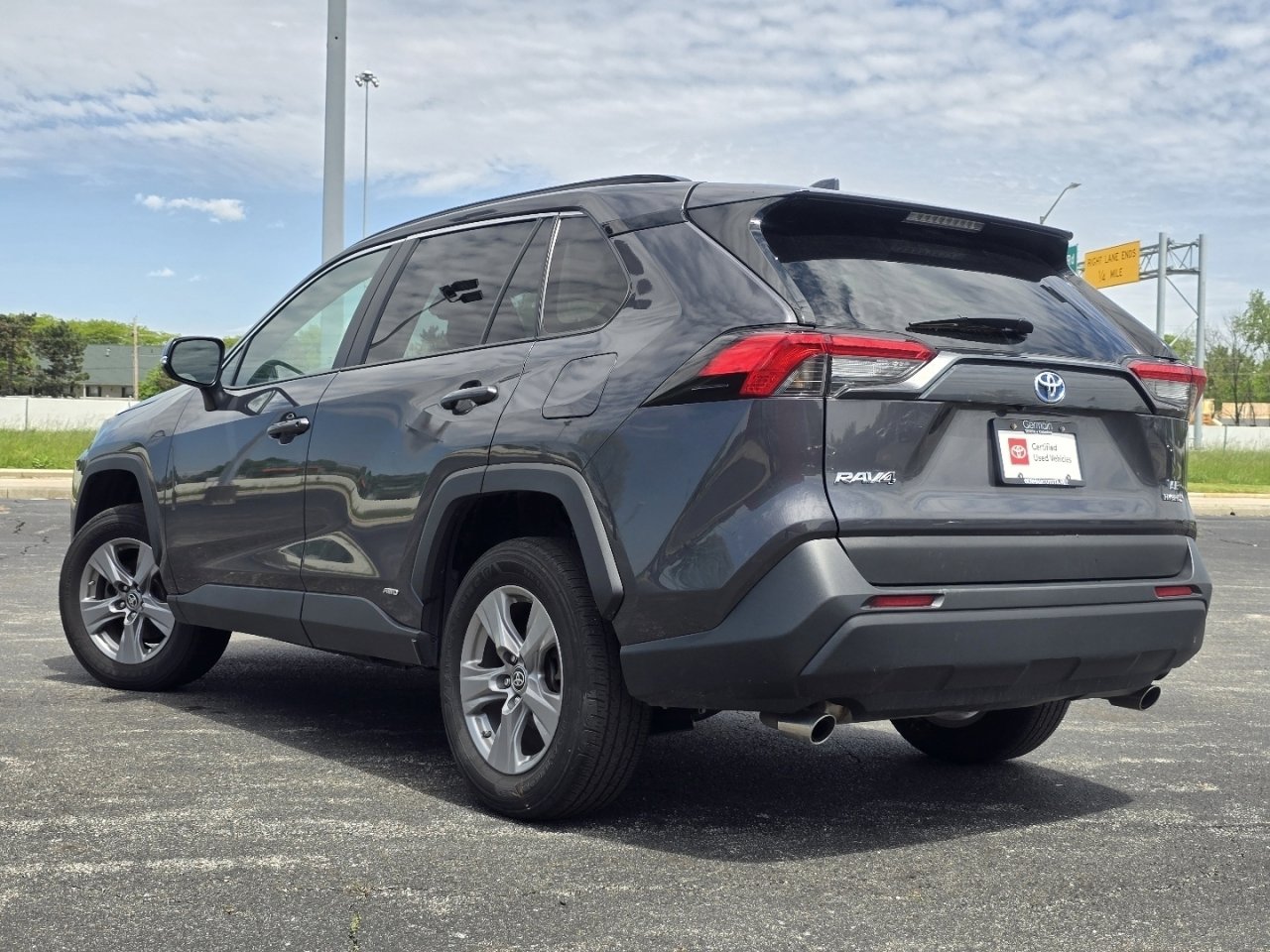 Used 2024 Toyota RAV4 LE AWD/4WD image 13
