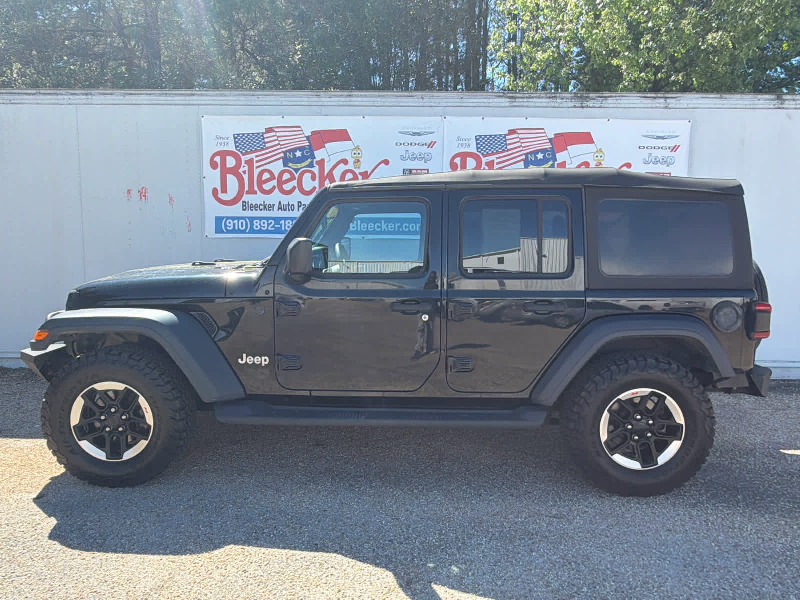Used 2018 Jeep Wrangler Unlimited Sport image 7