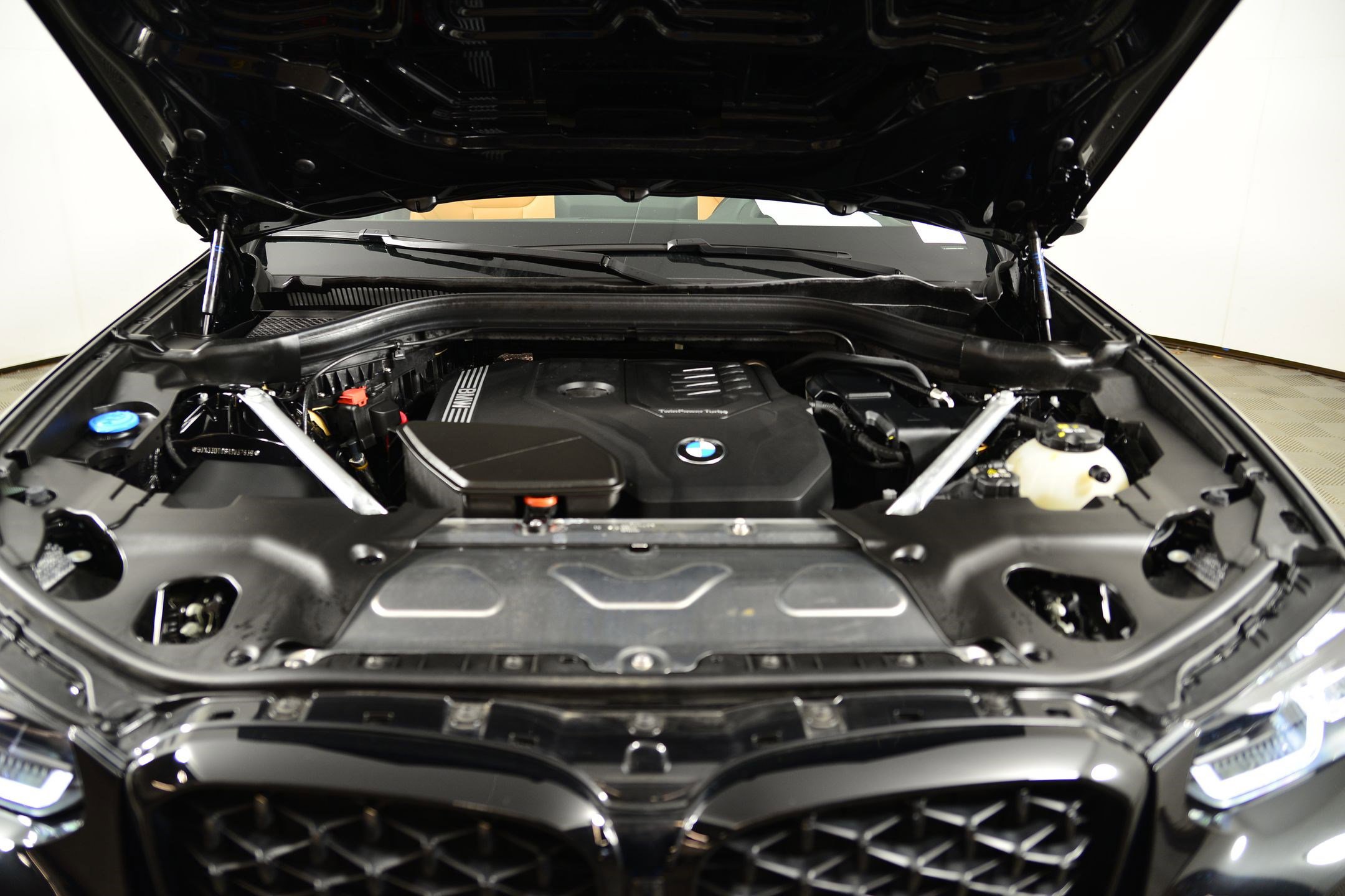 Used 2024 BMW X4 xDrive30i w/ Premium Package image 16