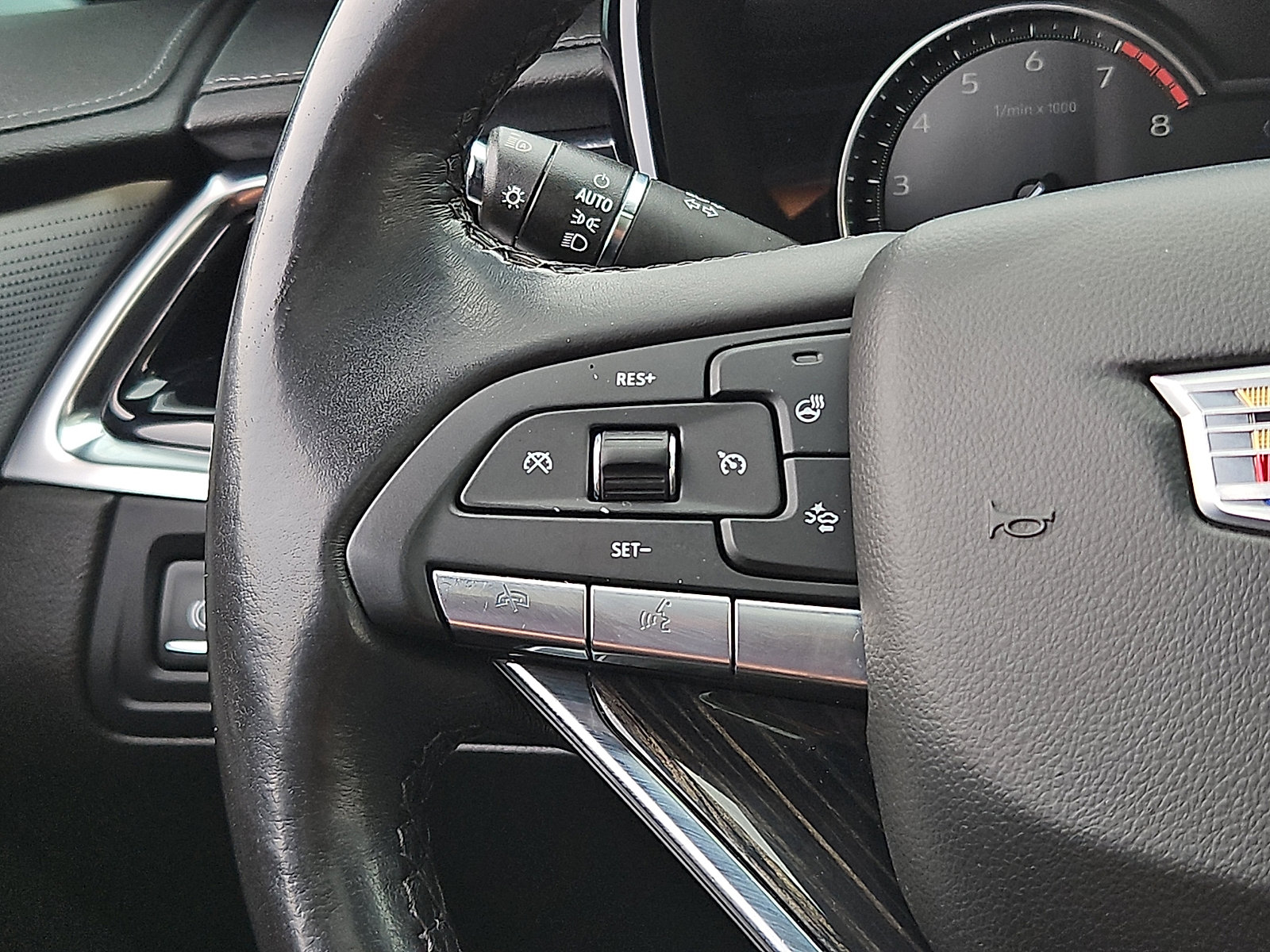 Used 2022 Cadillac XT6 Premium Luxury w/ LPO, Floor Liner Package AWD/4WD image 22