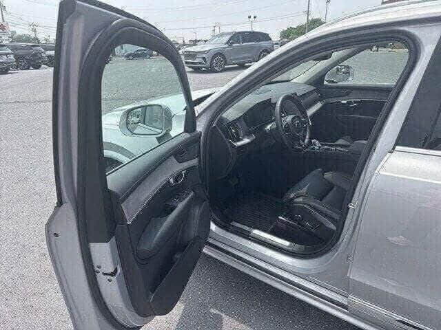 Used 2025 Volvo XC90 B6 Ultra w/ Protection Package Premier image 14