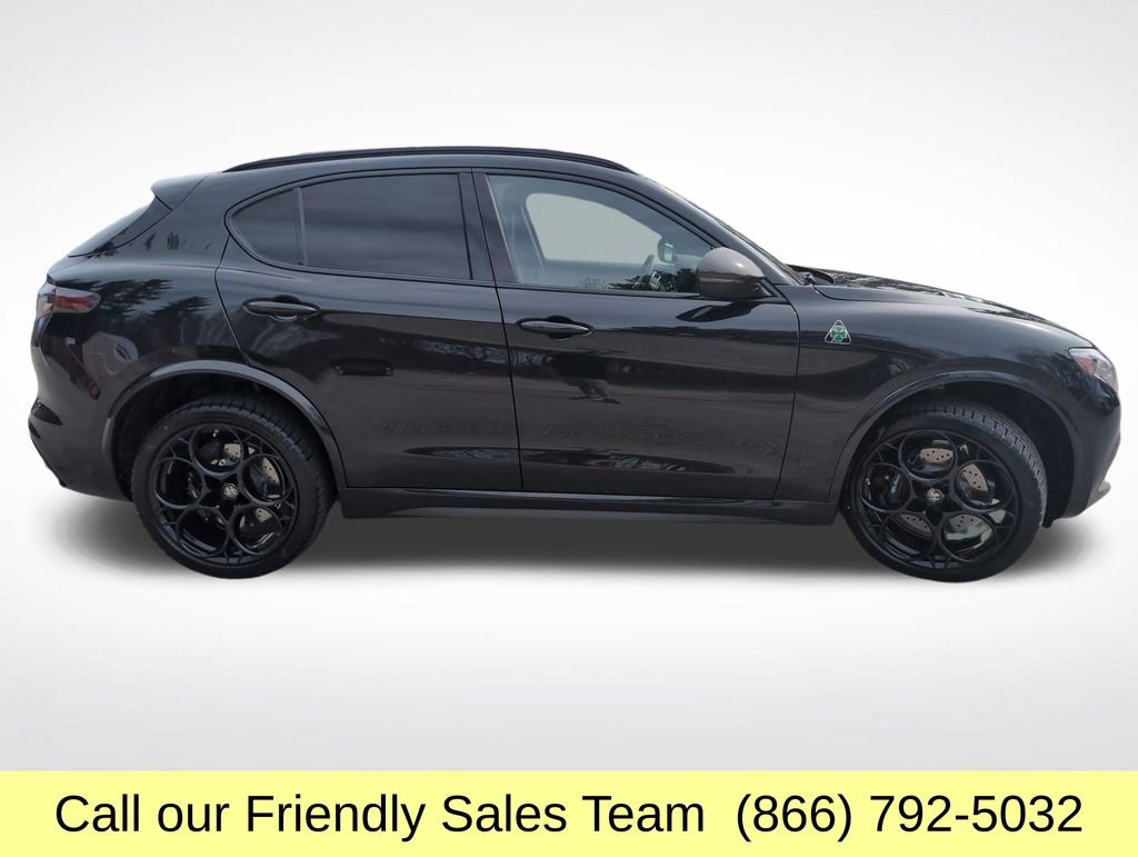 Used 2024 Alfa Romeo Stelvio Quadrifoglio image 7