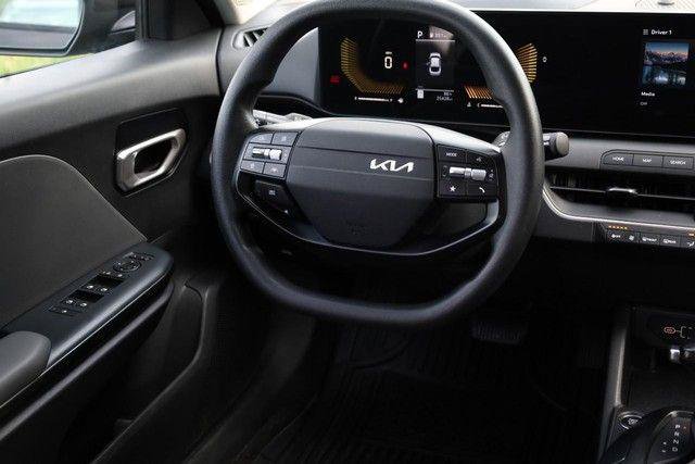 Used 2025 Kia K4 FWD image 23