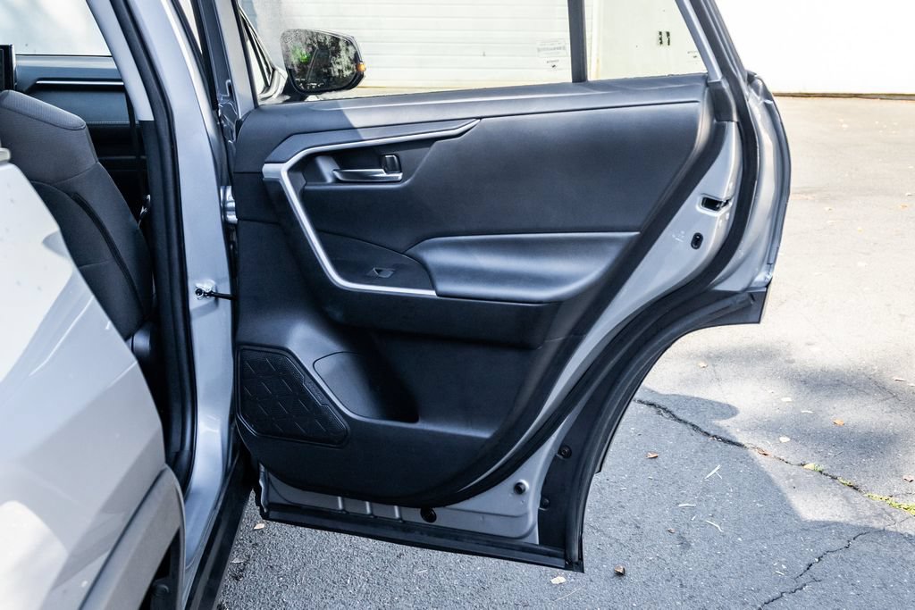 Used 2021 Toyota RAV4 XLE w/ XLE Grade Weather Package AWD/4WD image 19