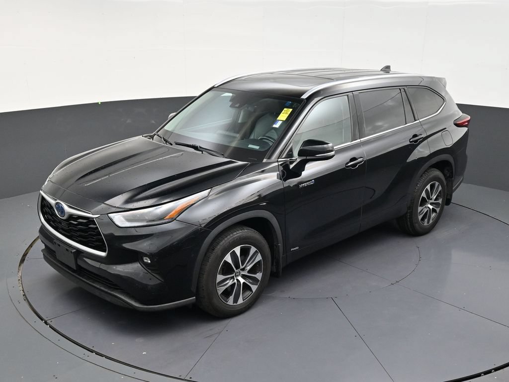 Used 2021 Toyota Highlander XLE AWD/4WD image 12