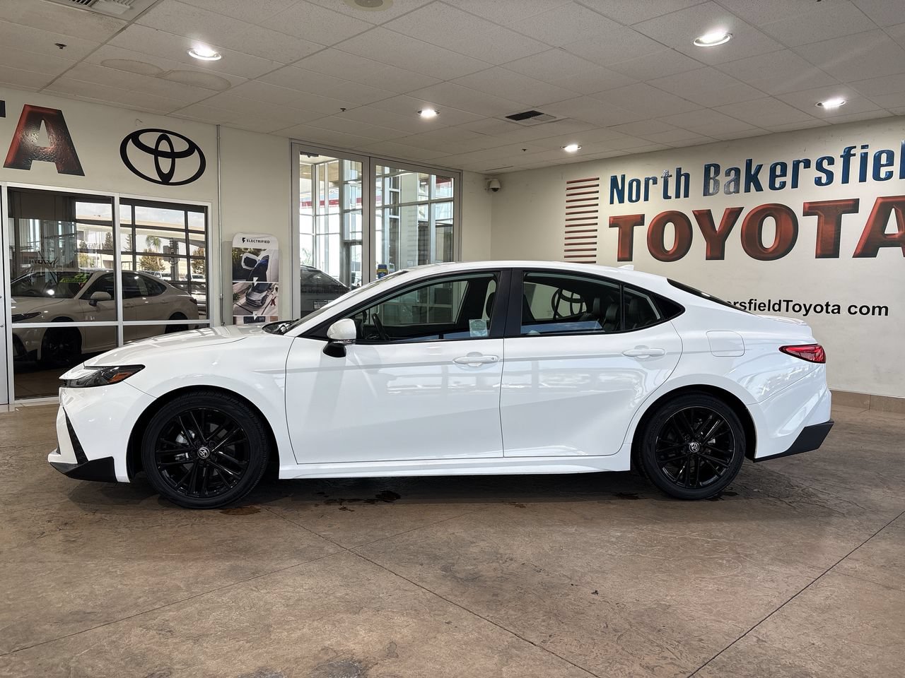 Used 2025 Toyota Camry SE FWD image 7