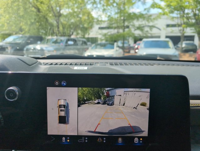 Used 2024 Chevrolet Colorado ZR2 w/ Technology Package AWD/4WD image 12