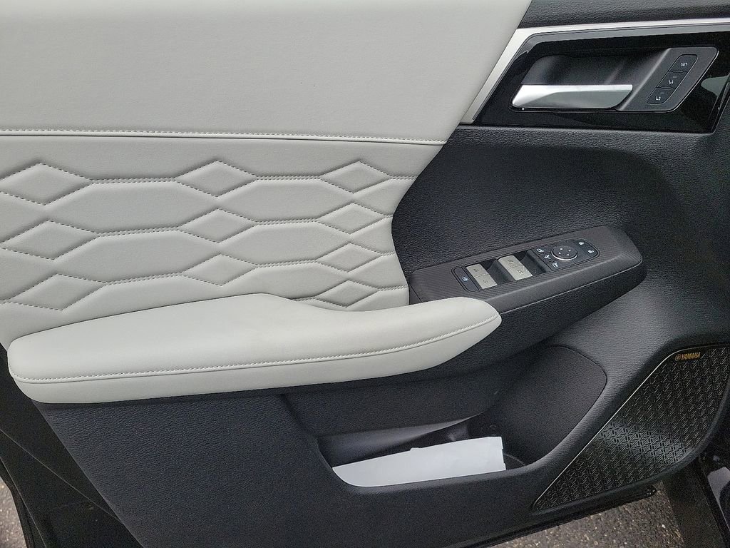 New 2025 Mitsubishi Outlander AWD image 9