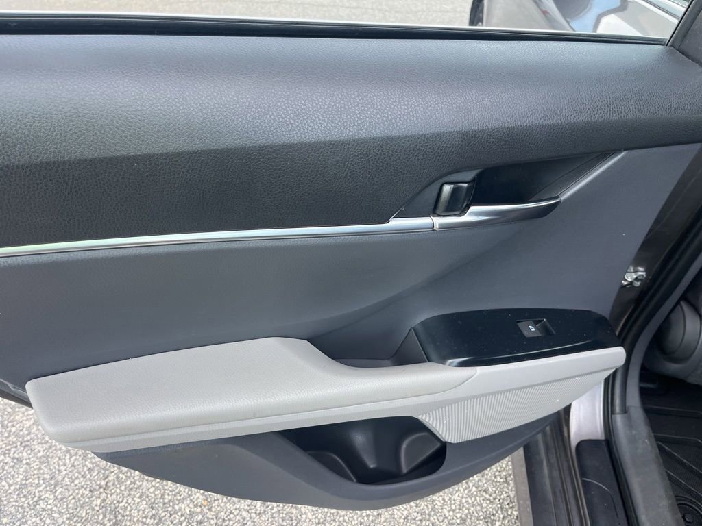 Used 2020 Toyota Camry L FWD image 27