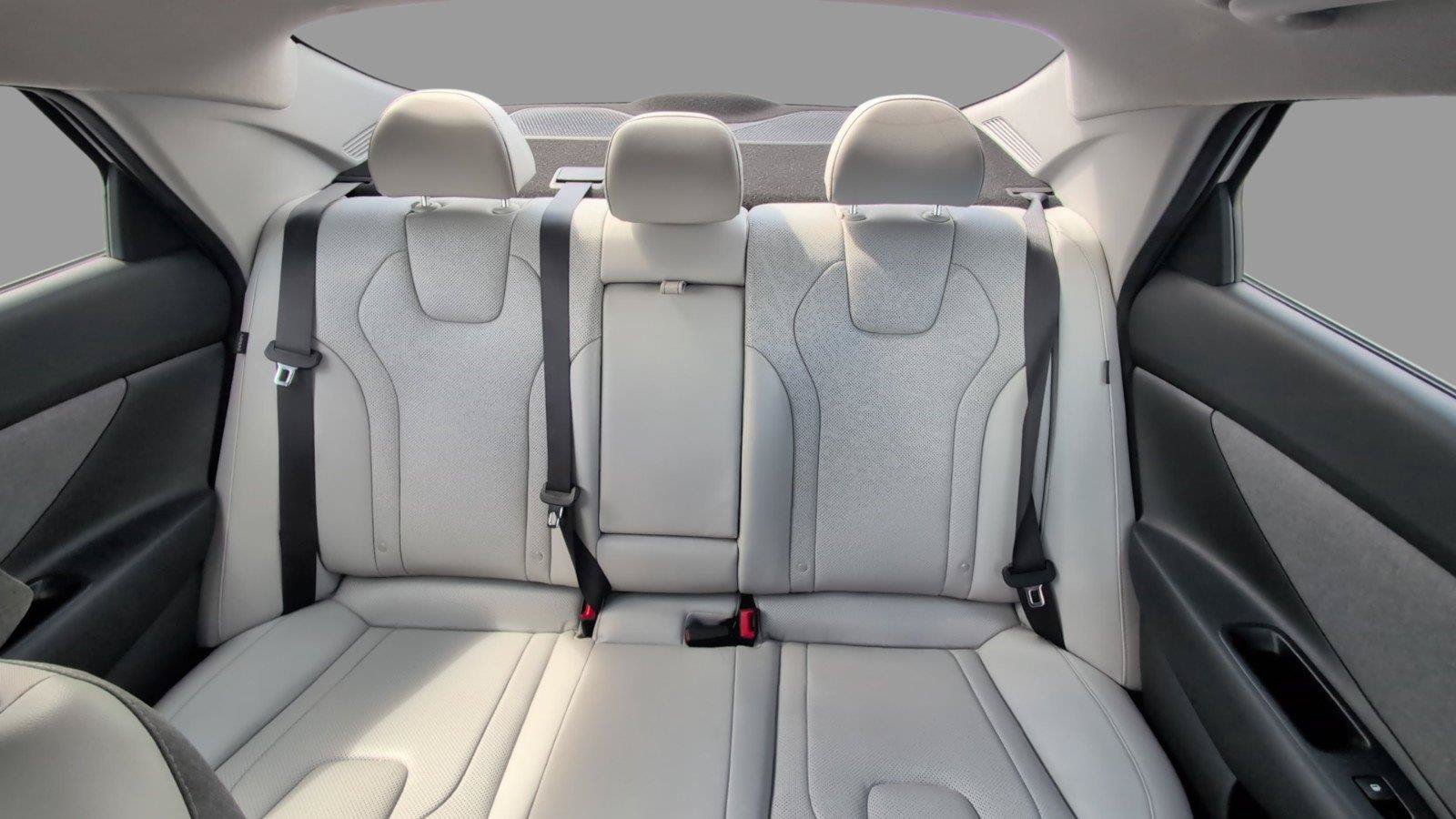 Used 2024 Hyundai Elantra Limited FWD image 32