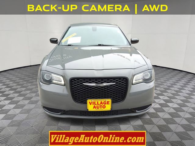 Used 2018 Chrysler 300 Touring w/ Sport Appearance Package image 6
