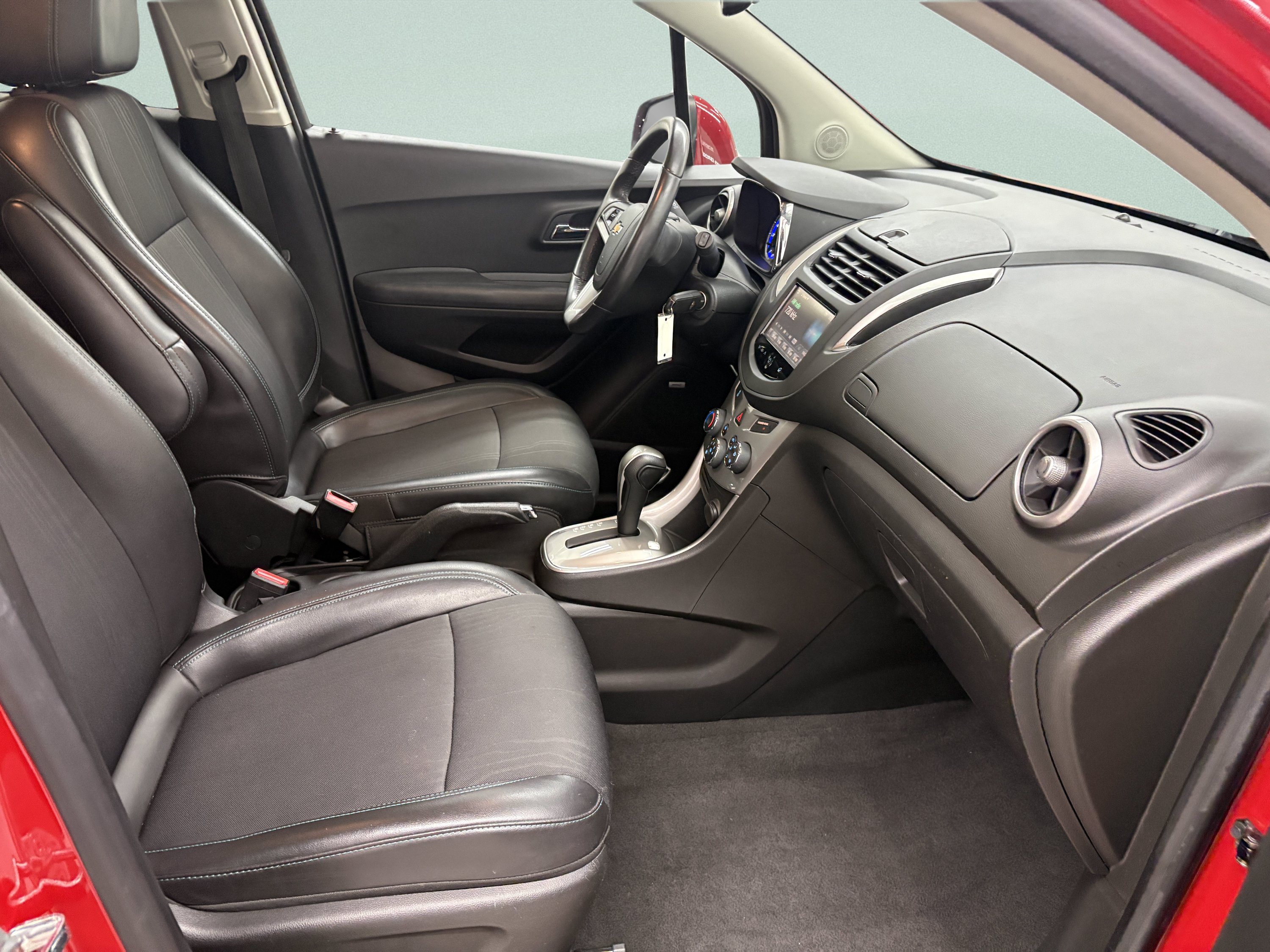 Used 2016 Chevrolet Trax LT w/ LT Sun and Sound Package FWD image 20