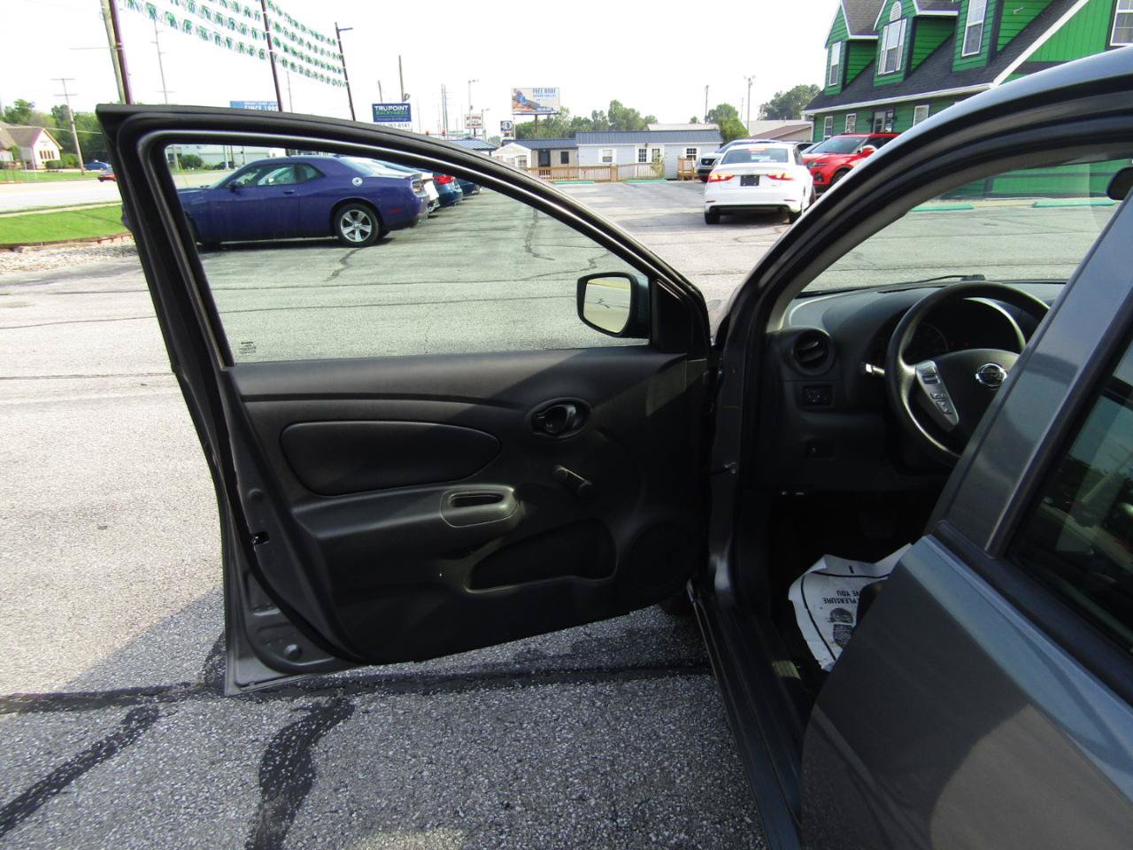 Used 2018 Nissan Versa S Plus FWD image 10