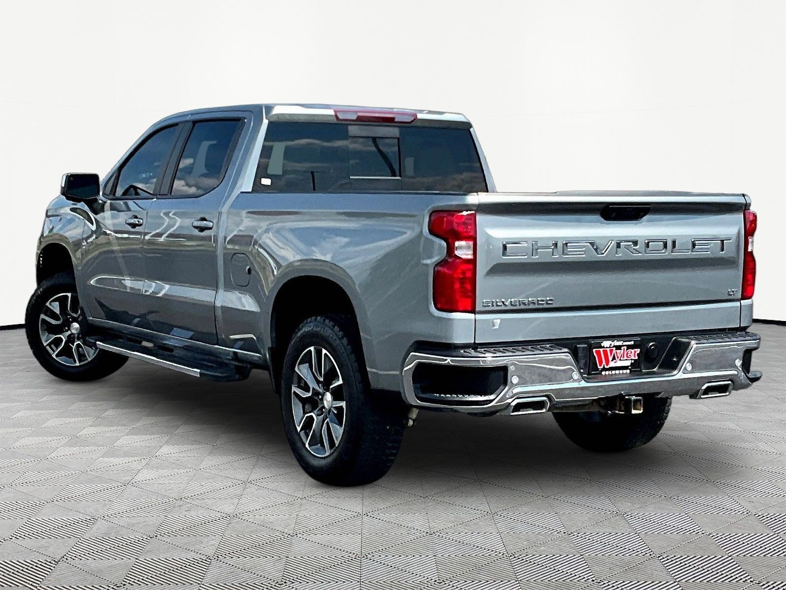 Used 2023 Chevrolet Silverado 1500 LT w/ Z71 Off-Road Package AWD/4WD image 4