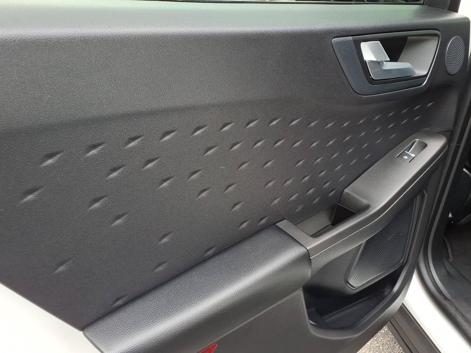 Certified 2020 Ford Escape Titanium AWD/4WD image 23