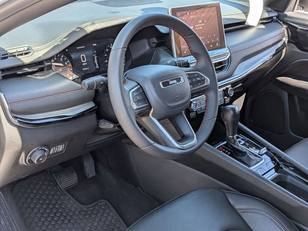 Used 2025 Jeep Compass Trailhawk image 15