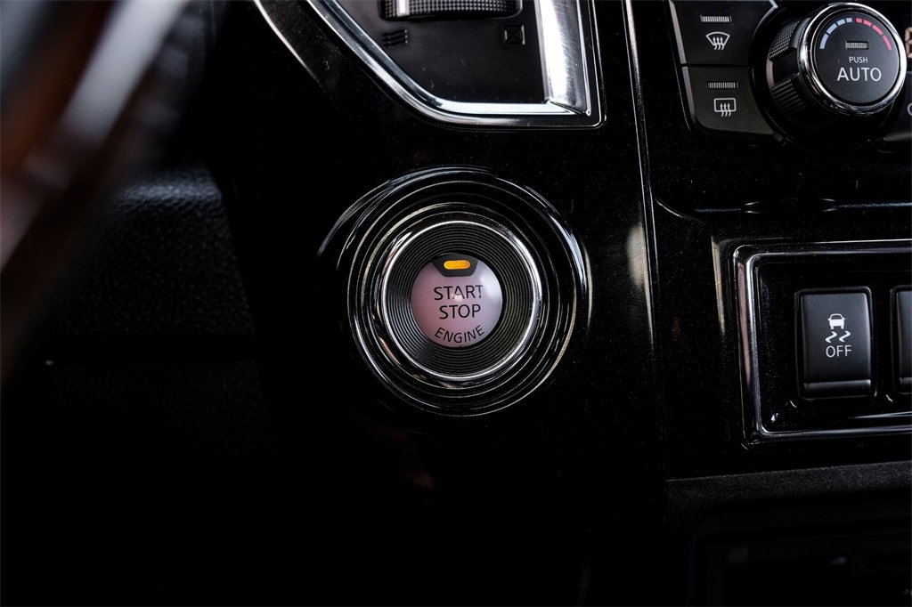 Used 2020 Nissan Titan Platinum Reserve w/ Moonroof Package image 18