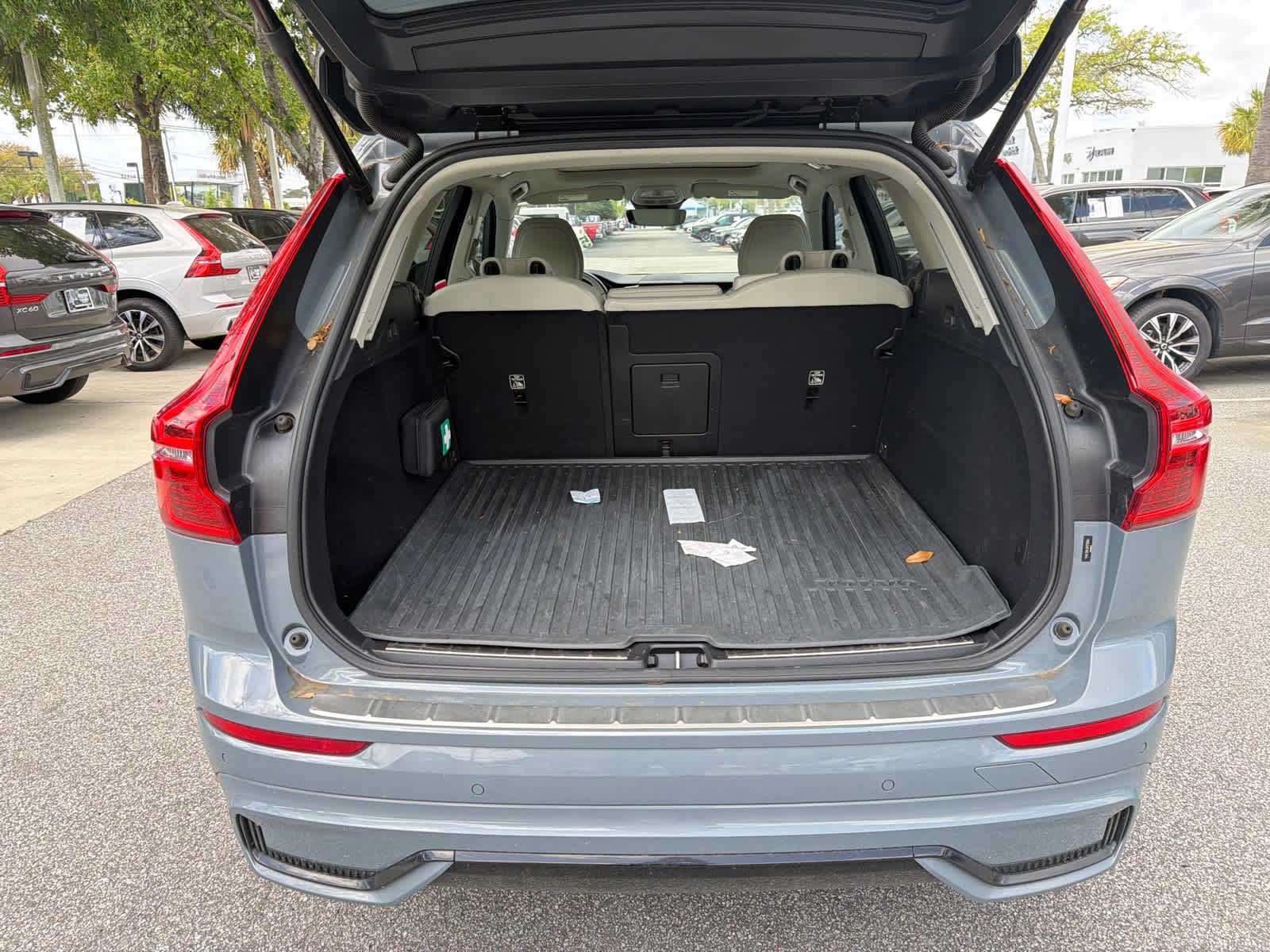 Used 2024 Volvo XC60 B5 Plus w/ Protection Package Premier image 22