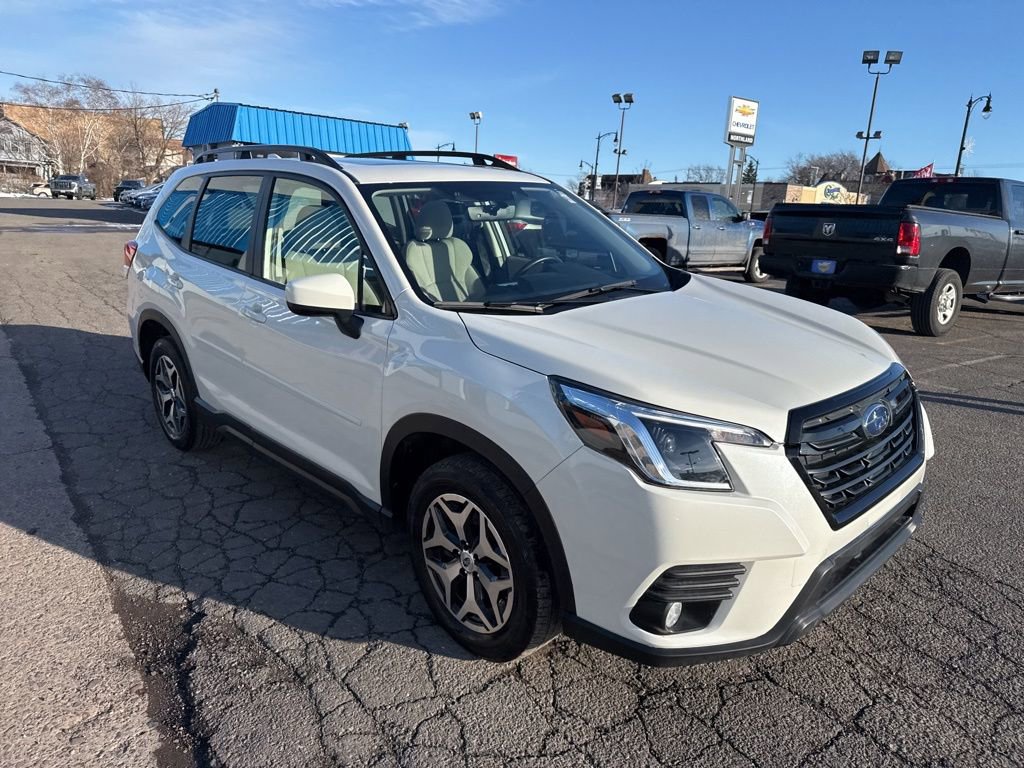 Used 2022 Subaru Forester Premium image 4