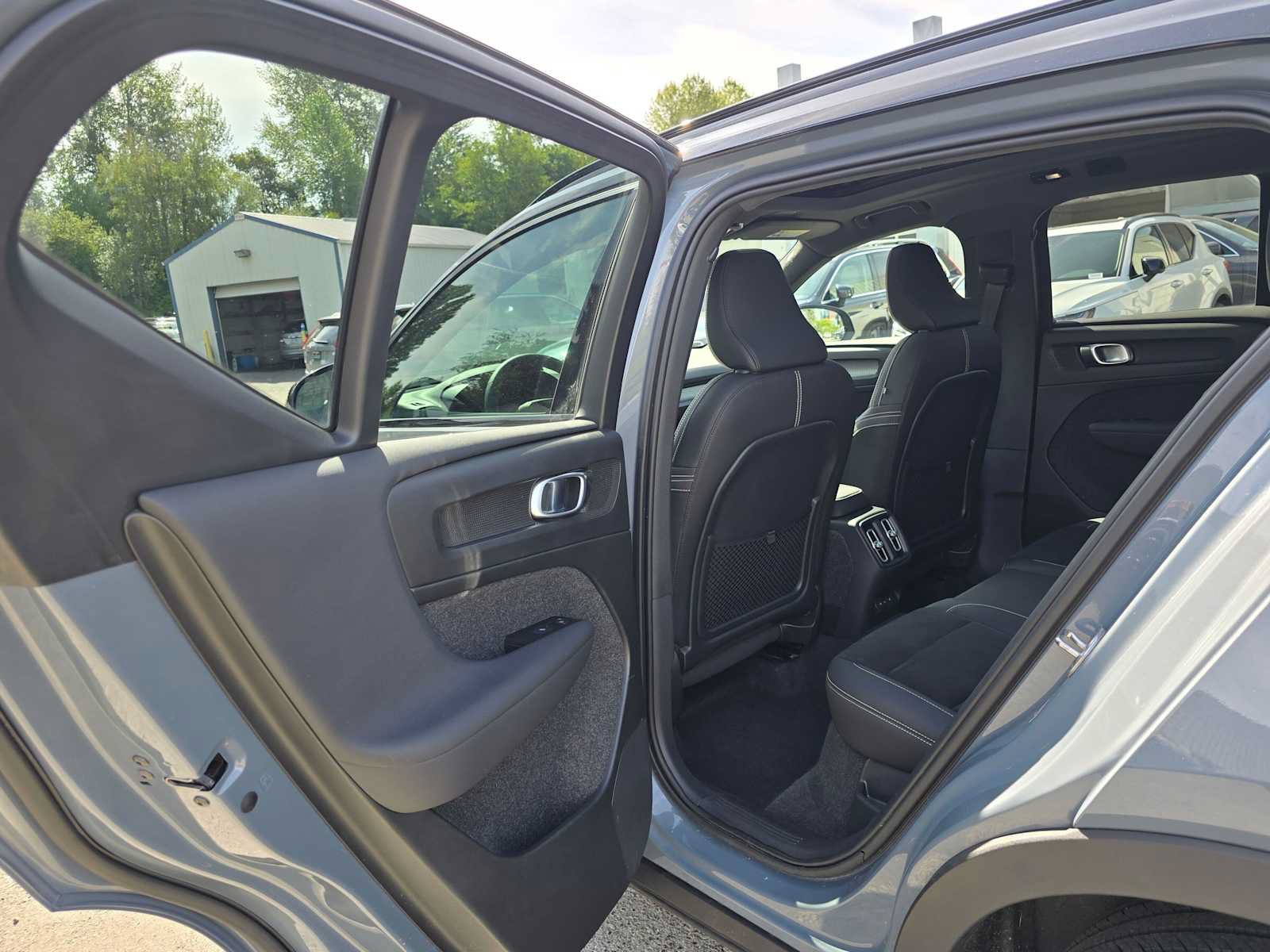 Used 2022 Volvo XC40 P8 Recharge Ultimate AWD/4WD image 15