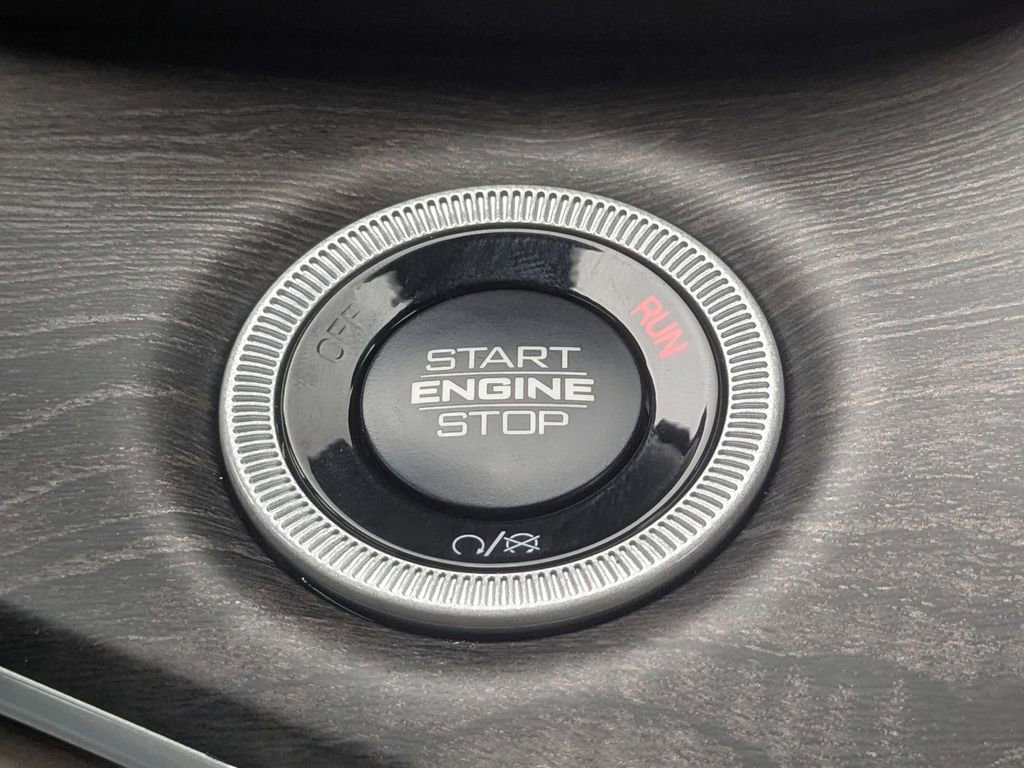 New 2025 Jeep Grand Cherokee Limited w/ Trailer Tow Package image 22