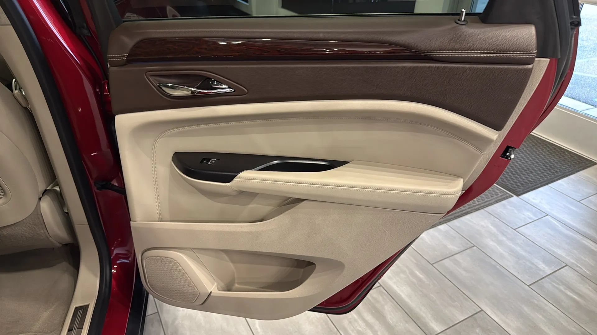 Used 2015 Cadillac SRX Luxury w/ Driver Awareness Package FWD image 41