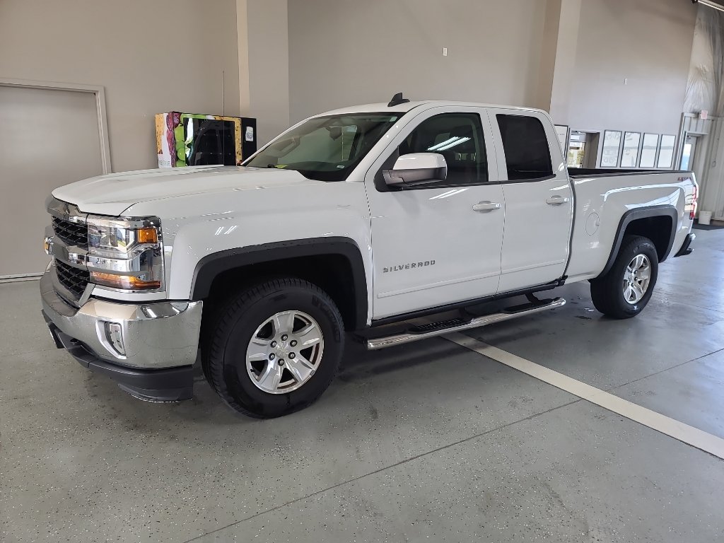Used 2017 Chevrolet Silverado 1500 LT w/ All Star Edition AWD/4WD image 2