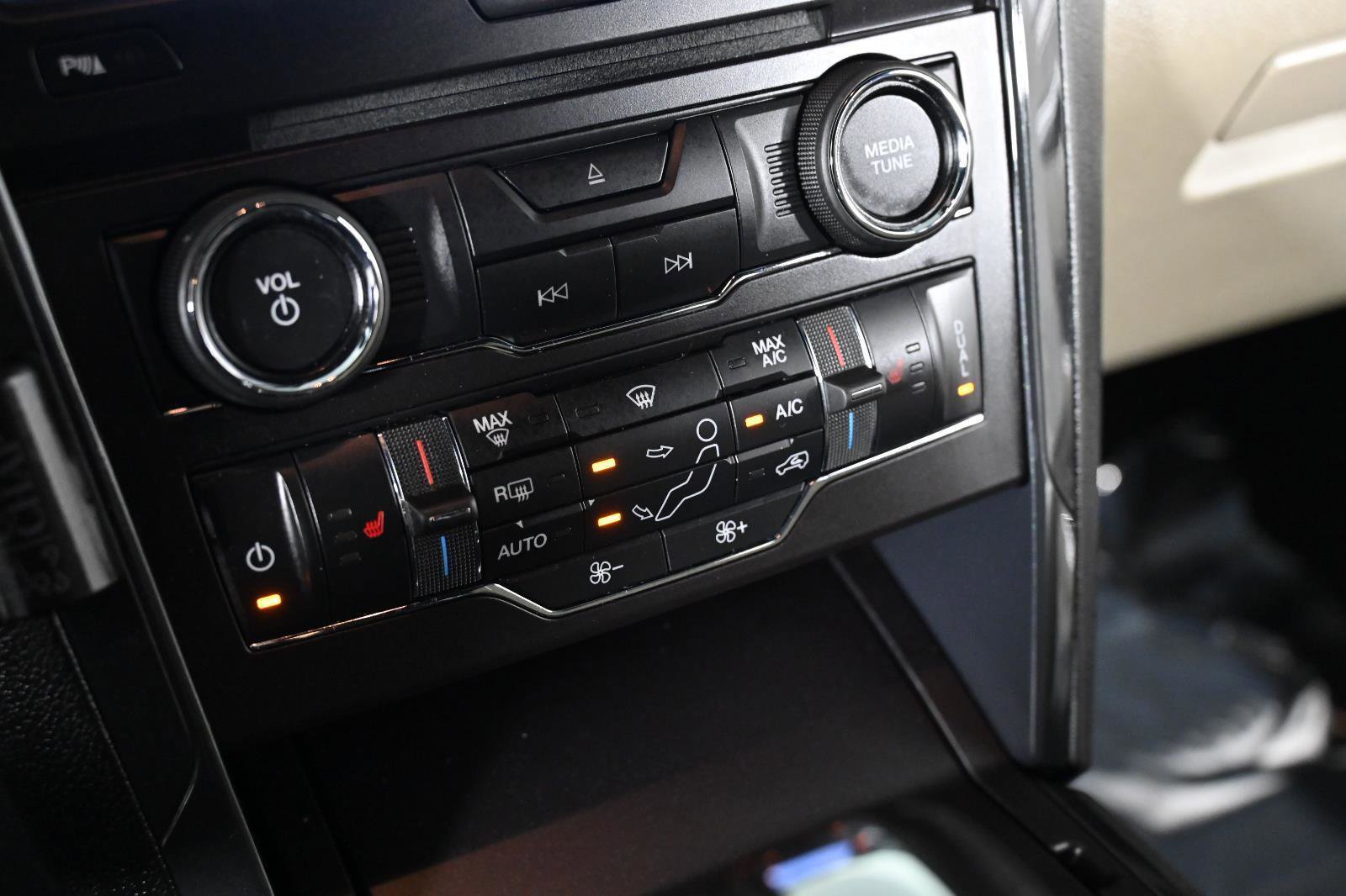 Used 2018 Ford Explorer XLT w/ Equipment Group 202A image 16