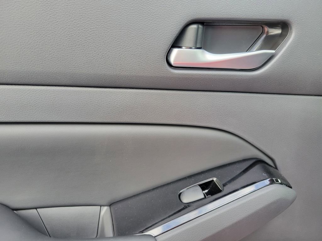 New 2025 Nissan Altima 2.5 SL image 10