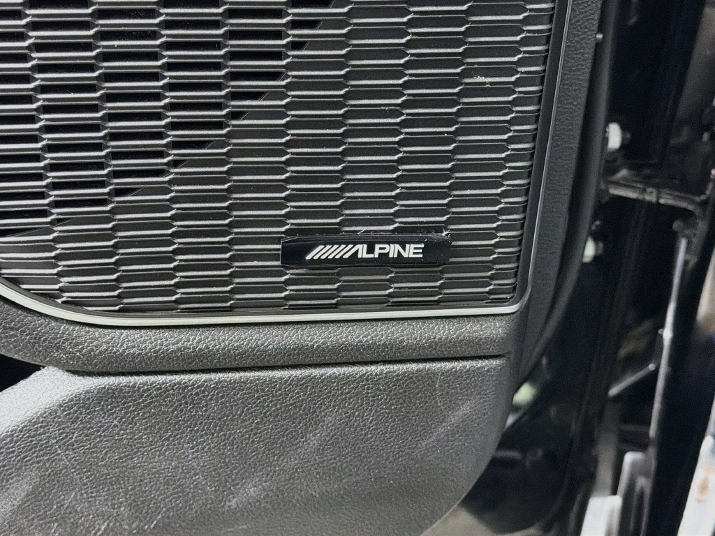 Used 2023 Jeep Grand Cherokee Limited AWD/4WD image 19