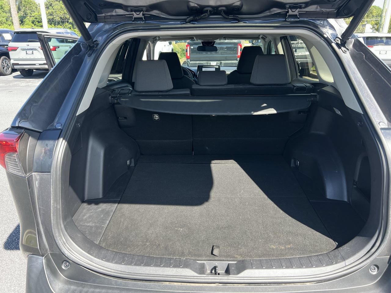 Used 2021 Toyota RAV4 XLE w/ Convenience Package FWD image 33