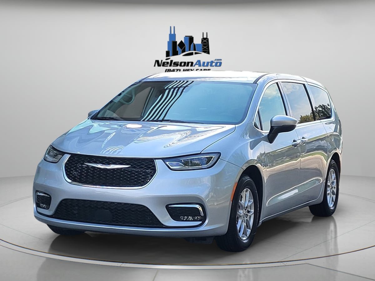 Used 2023 Chrysler Pacifica Touring-L FWD image 10
