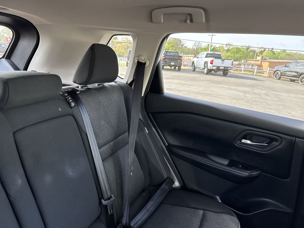 Used 2025 Nissan Rogue SV AWD/4WD image 14
