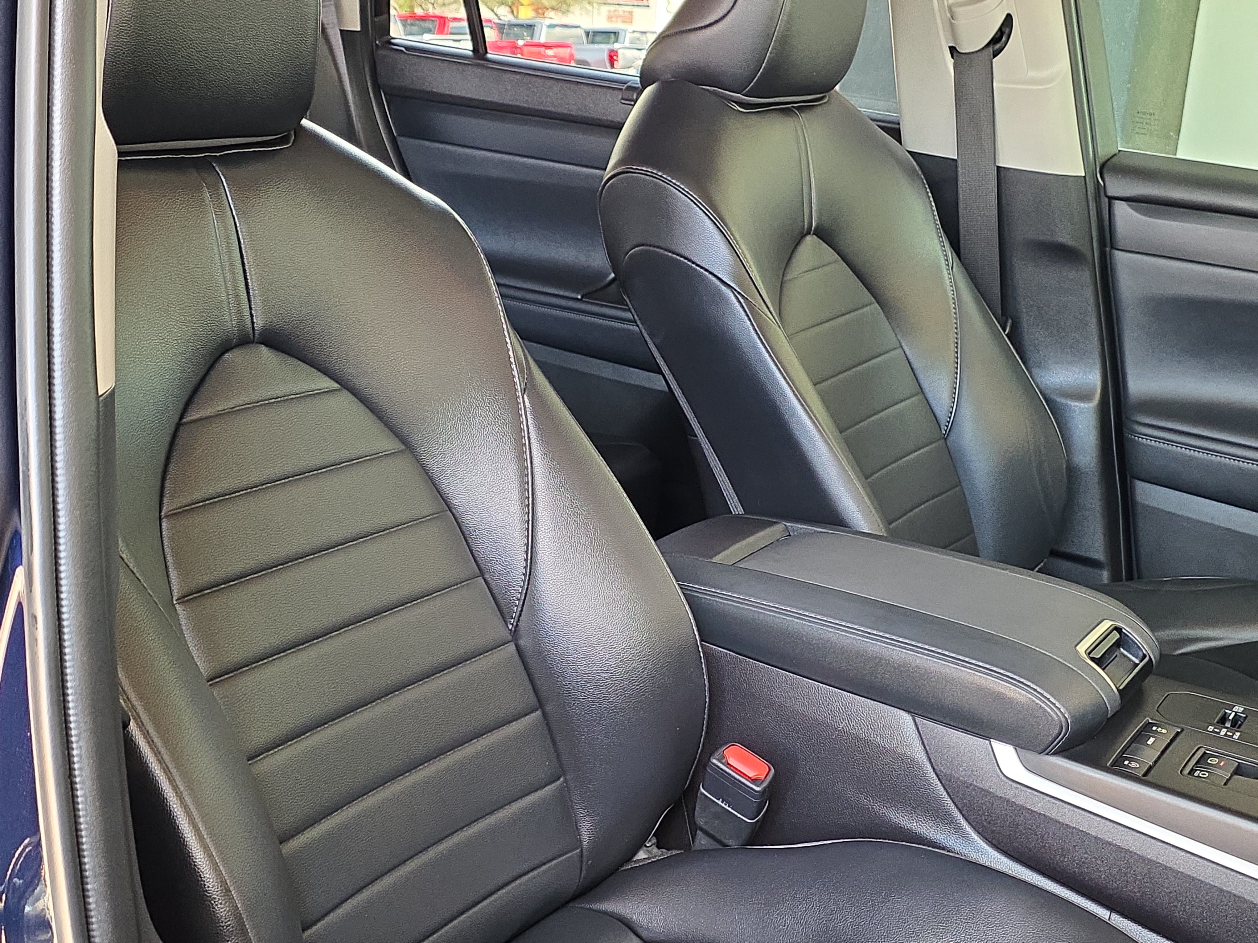 Used 2022 Toyota Highlander XLE FWD image 29