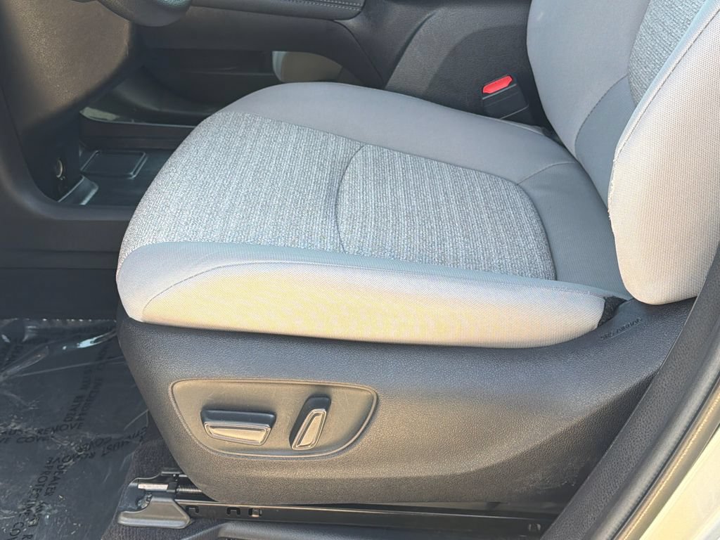 Used 2025 Toyota Sienna LE FWD image 21
