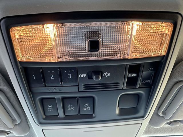 Used 2017 Toyota 4Runner SR5 Premium AWD/4WD image 40