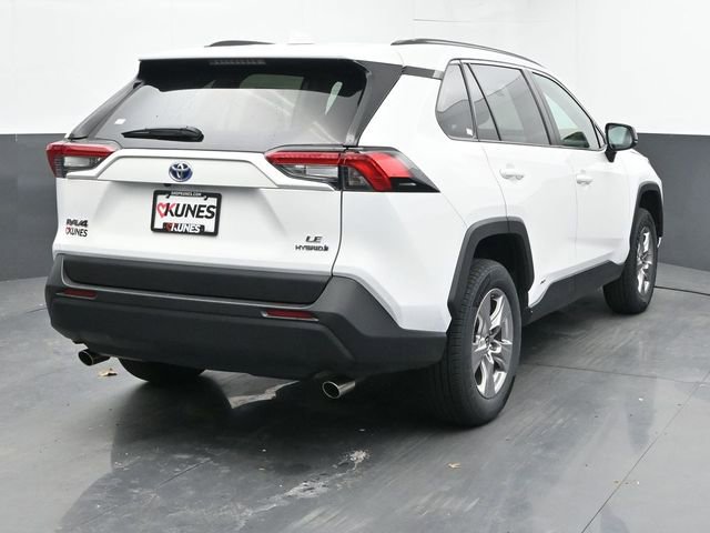 Used 2024 Toyota RAV4 LE AWD/4WD image 8