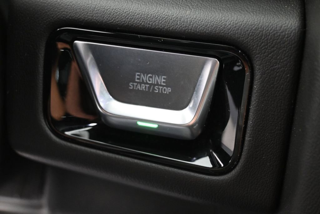 Used 2025 GMC Yukon XL Denali AWD/4WD image 42