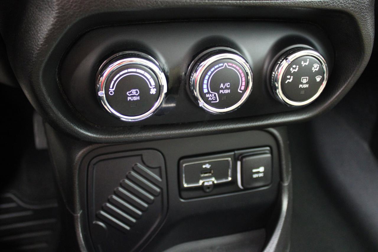 Used 2017 Jeep Renegade Latitude image 55