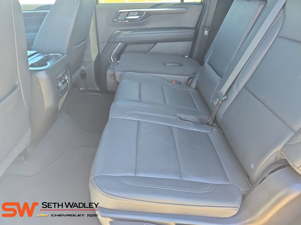Used 2025 Chevrolet Suburban LT AWD/4WD image 15