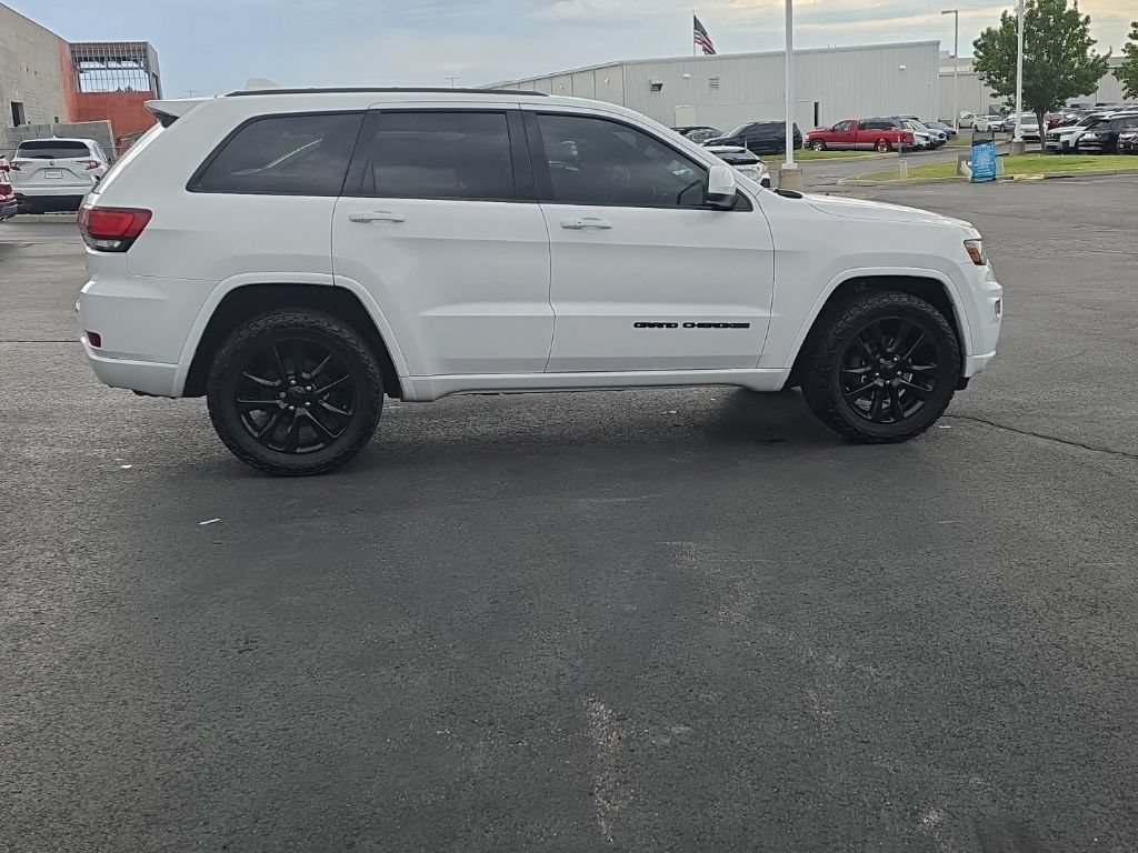 Used 2019 Jeep Grand Cherokee Altitude AWD/4WD image 9