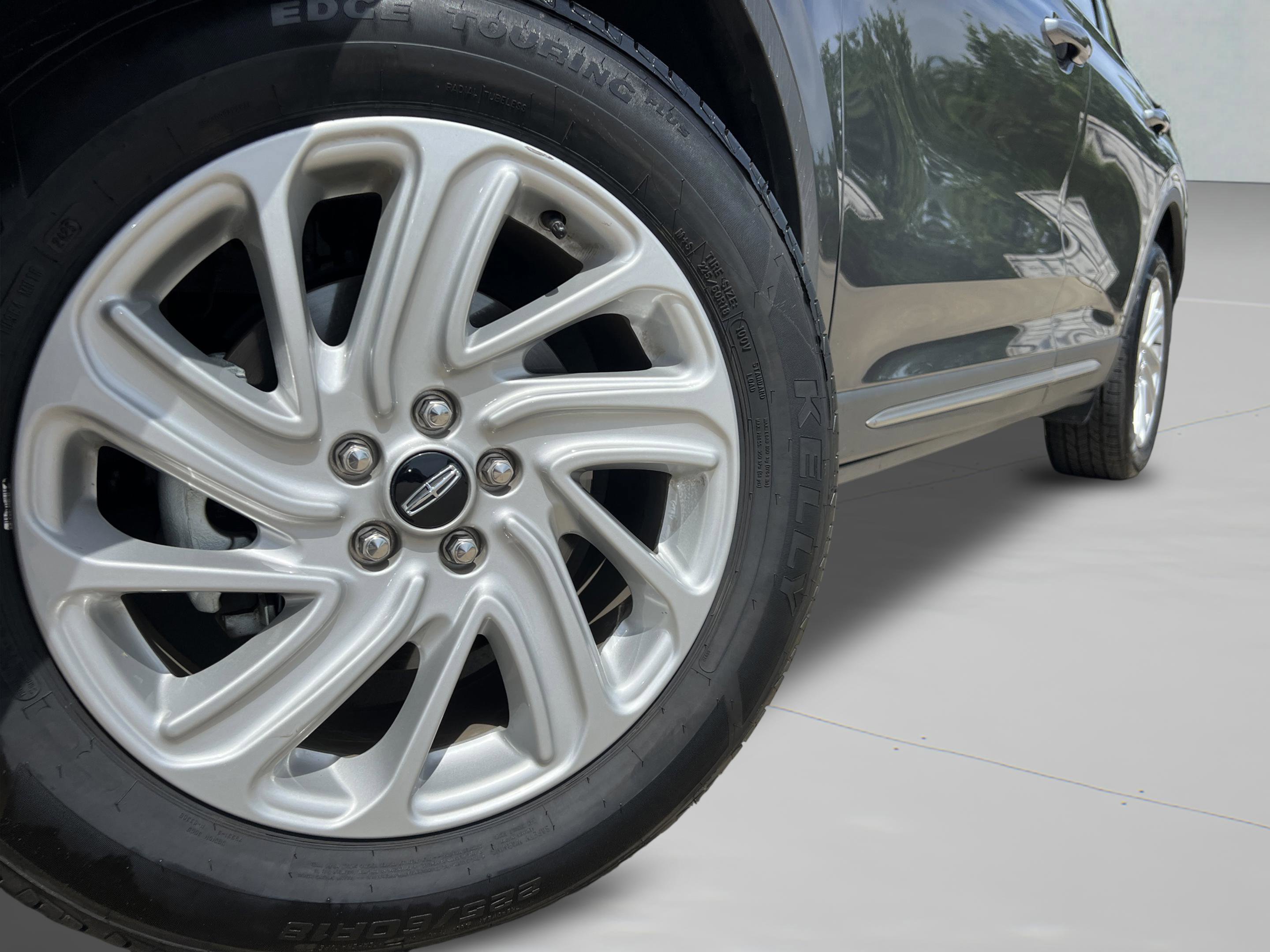 Certified 2023 Lincoln Corsair AWD image 30