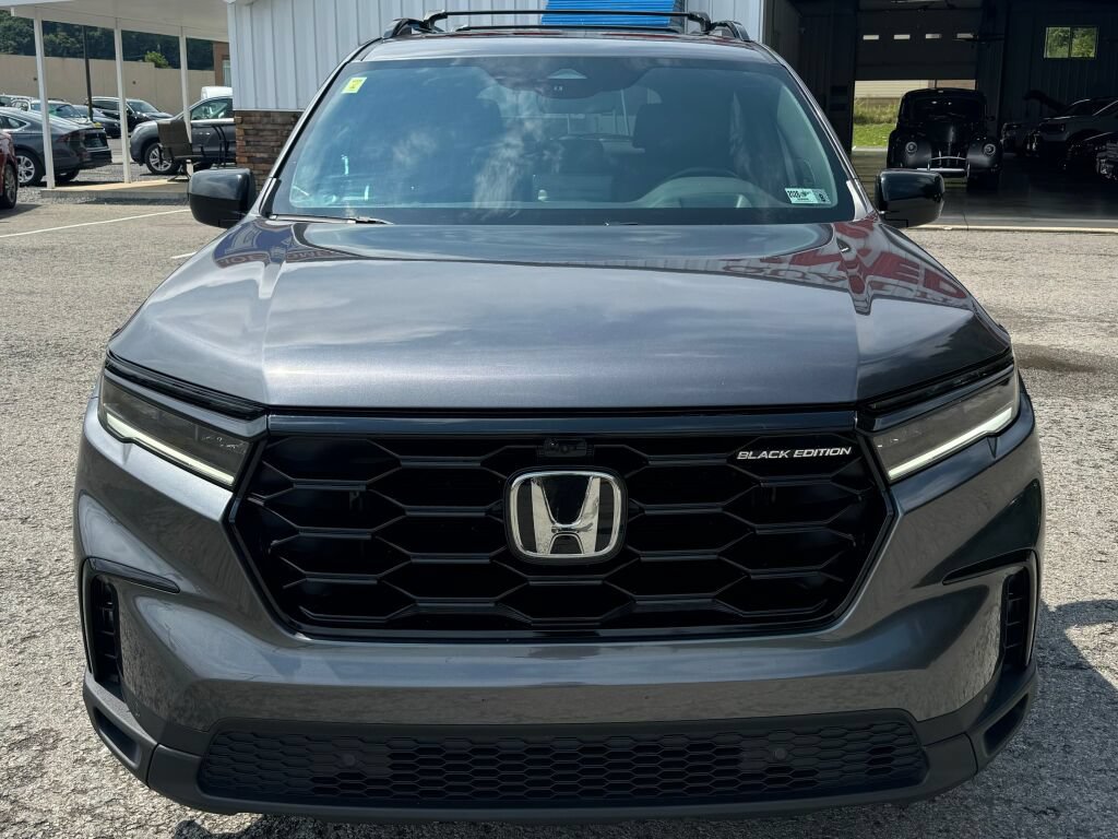 Used 2025 Honda Pilot Black Edition image 2