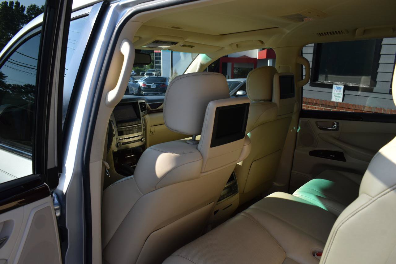 Used 2013 Lexus LX 570 4WD w/ Luxury Pkg image 15