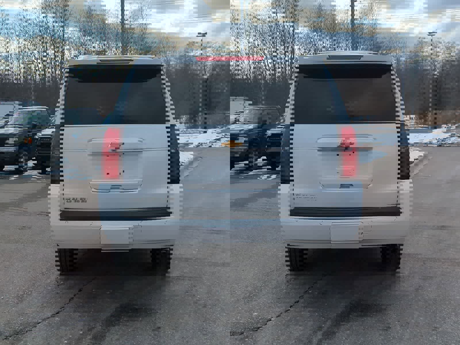 Used 2017 Chevrolet Suburban LT w/ LT Signature Package image 7